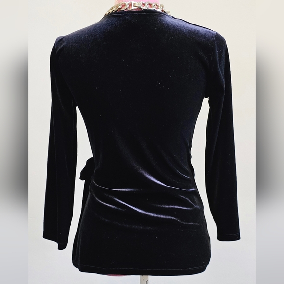 Anne Klein velvet wrap long sleeve top. Size Small - Picture 4 of 10